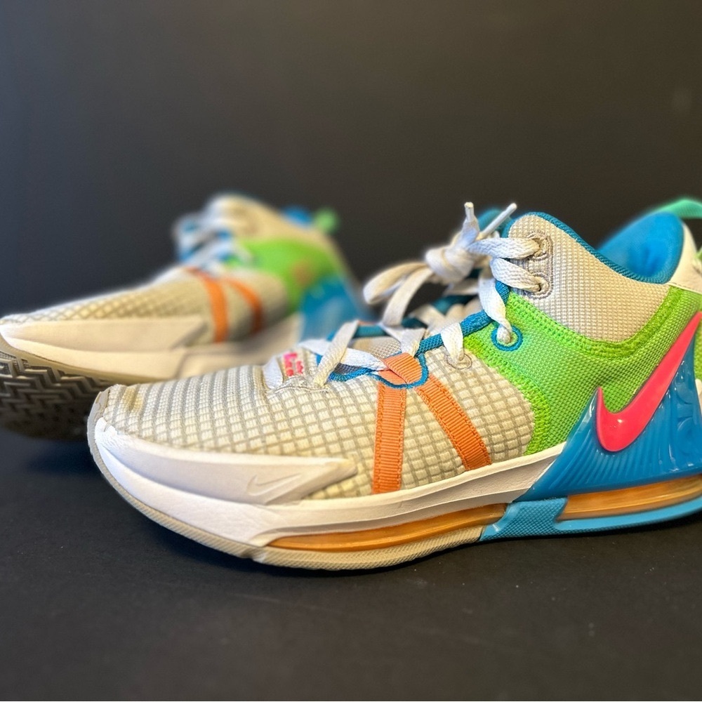 Nike LeBron Witness 7/ white with details/ size 7.5